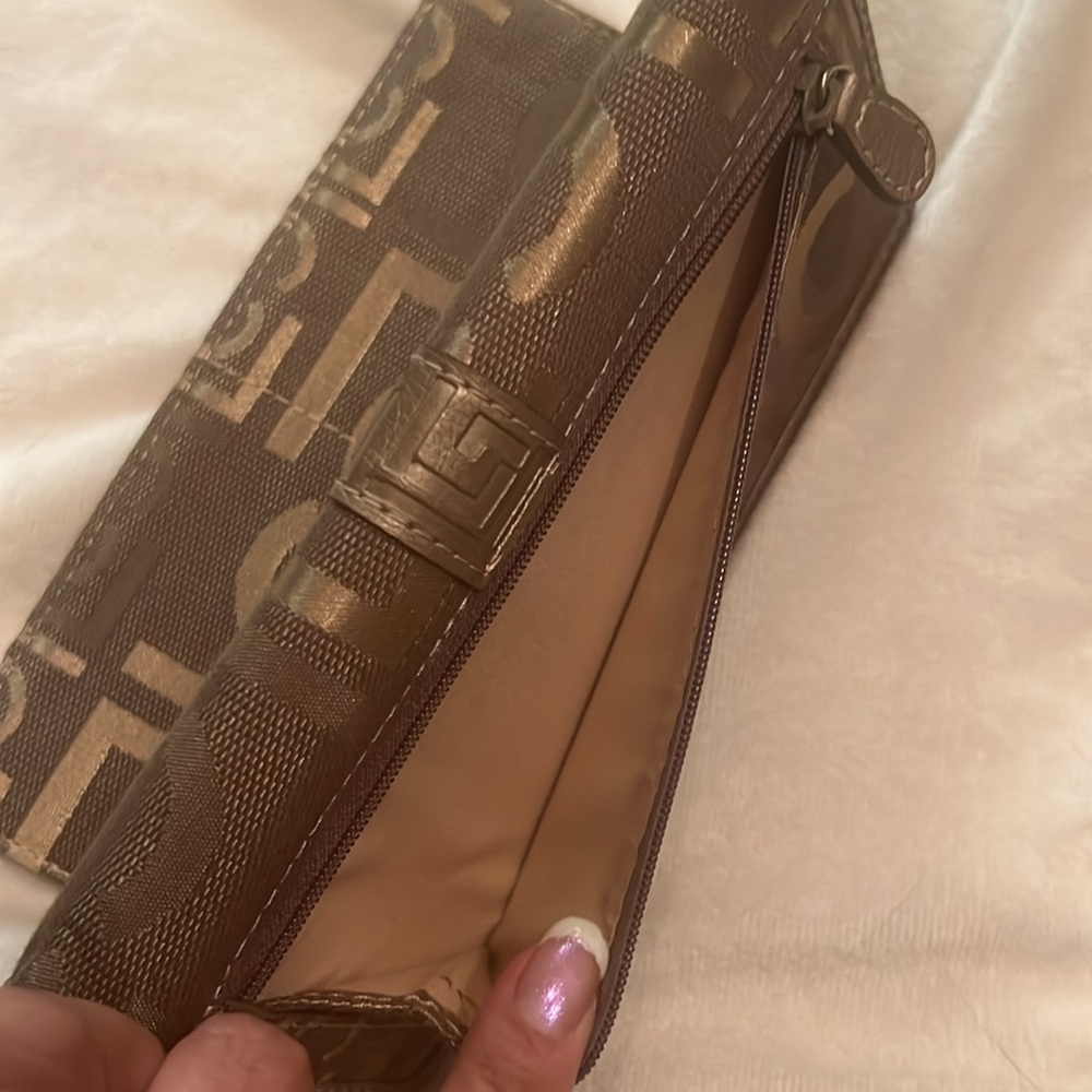 Liz Claiborne wallet - Picture 6 of 7